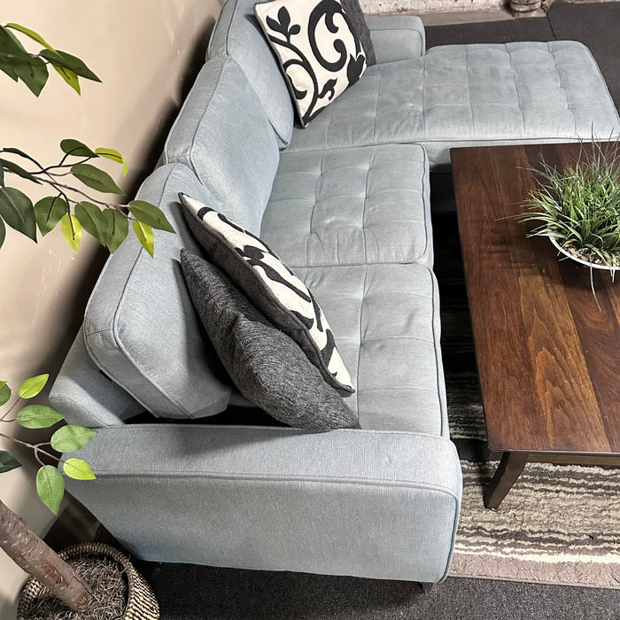 Tufted MCM Sectional with Reversible Chaise