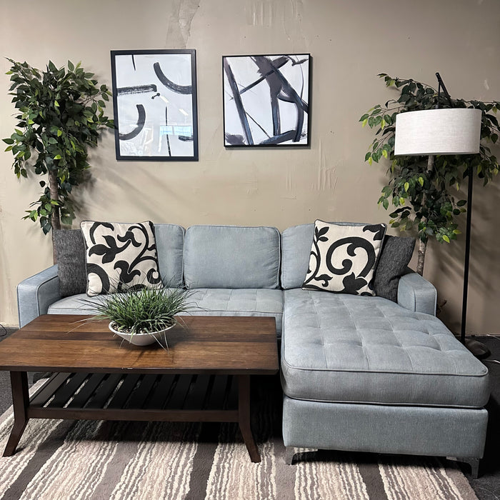 Tufted MCM Sectional with Reversible Chaise