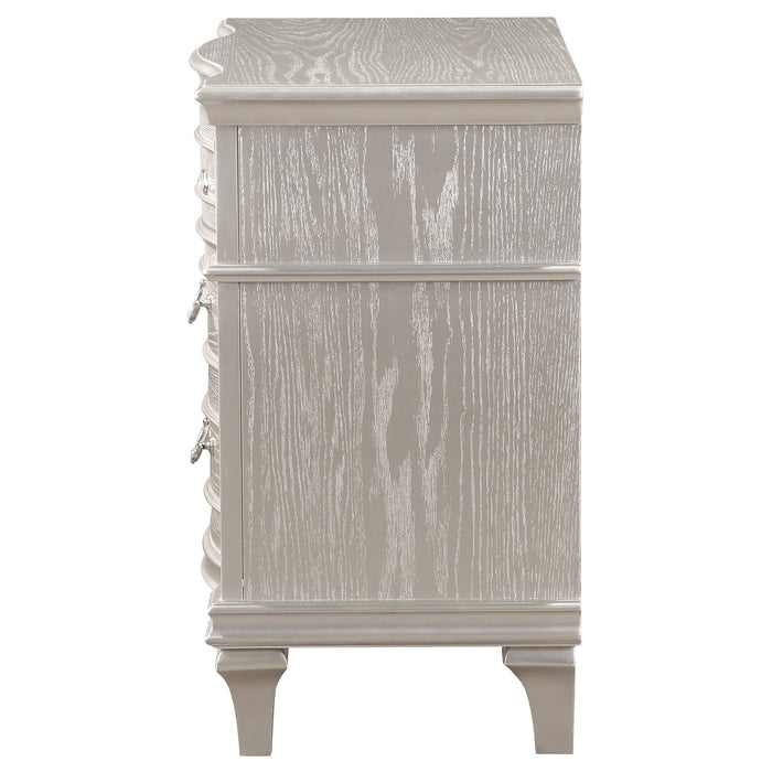 Evangeline 3-drawer Nightstand Silver Oak