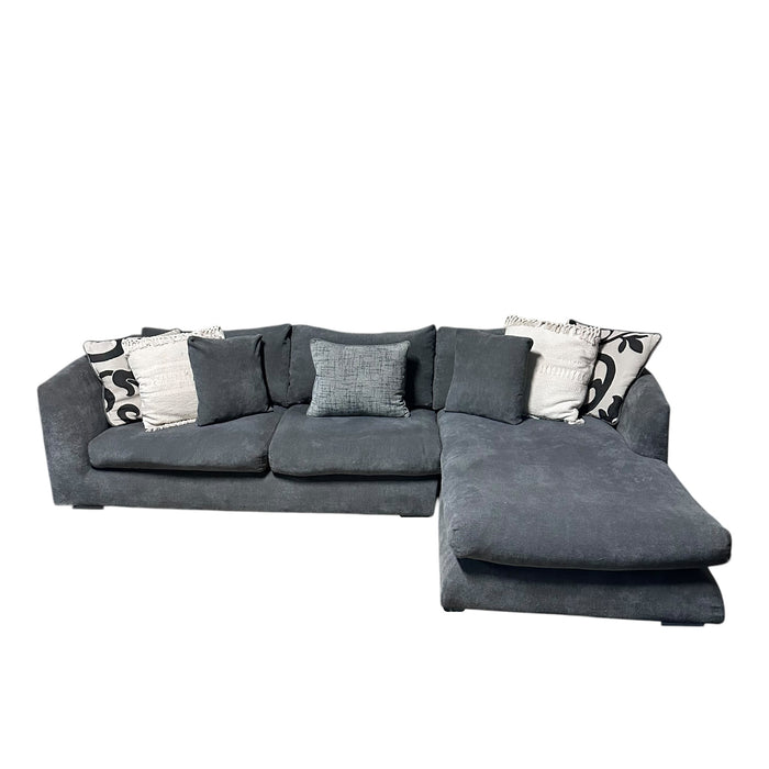 2 Pc Sectional with Right Chaise in Gray