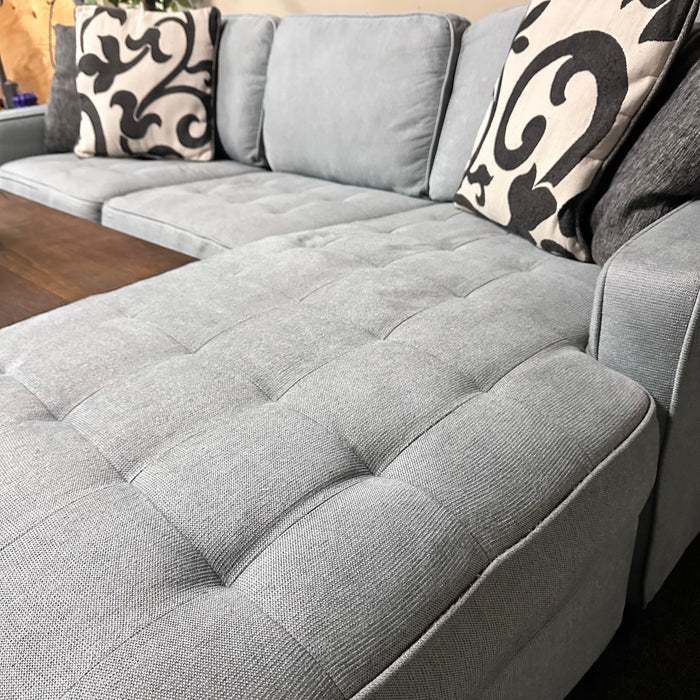 Tufted MCM Sectional with Reversible Chaise