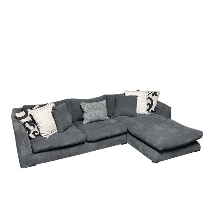2 Pc Sectional with Right Chaise in Gray