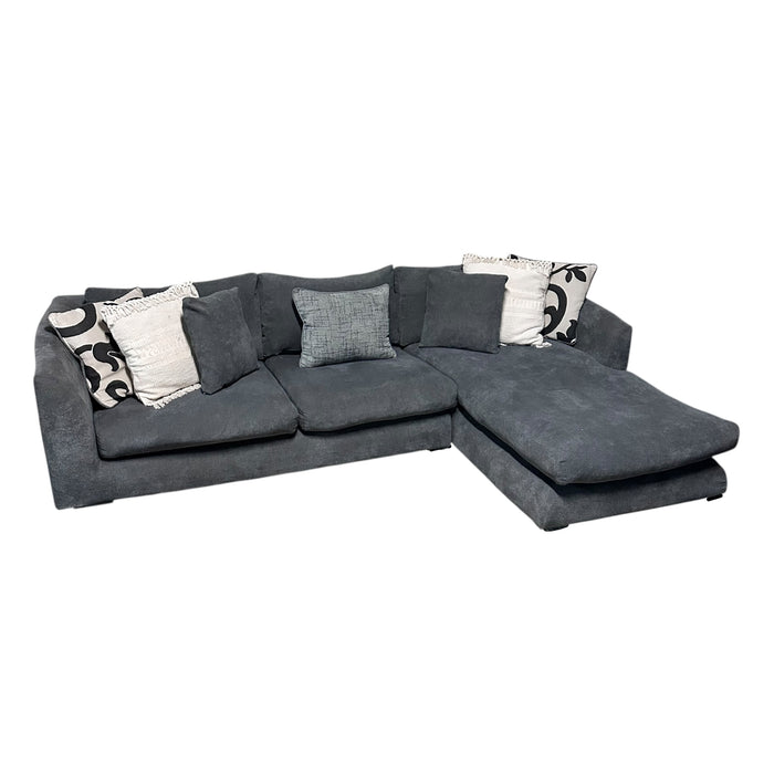 2 Pc Sectional with Right Chaise in Gray